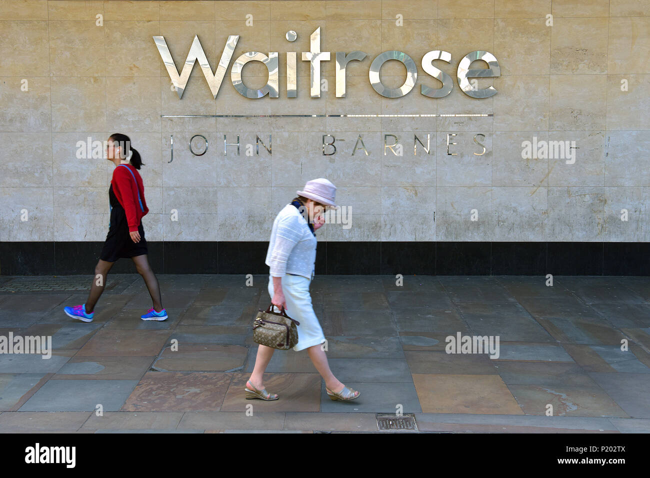 Un ramo del supermarket Waitrose su Finchley Road, a nord di Londra. Foto Stock