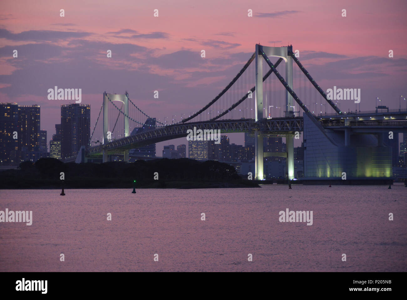 Tramonto sul Ponte di Arcobaleno A TOKYO Foto Stock