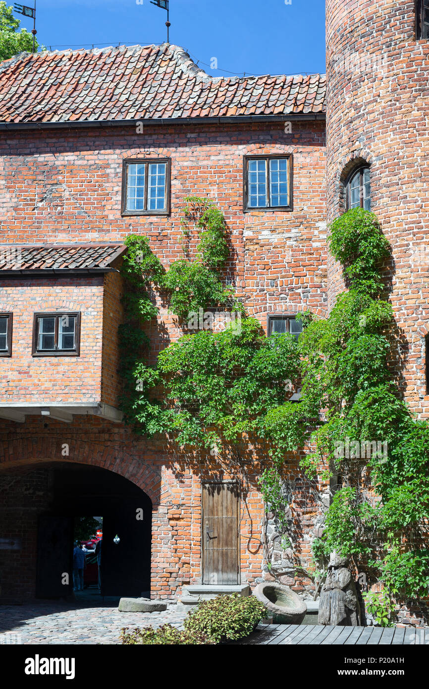 Il castello nella città polacca Ketrzyn (tedesco Rastenburg) nella regione Masuria. I cavalieri di Teutonic architettura in Polonia Foto Stock Il castello nella città polacca Ketrzyn (tedesco Rastenburg) nella regione Masuria. I cavalieri di Teutonic architettura in Polonia Foto Stock