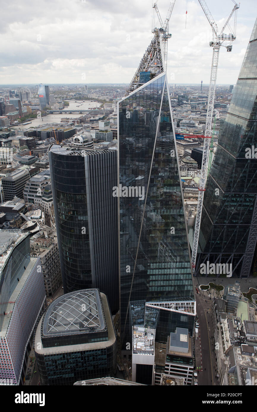 Una veduta aerea di 'il bisturi' un grattacielo in costruzione nella città di Londra Foto Stock