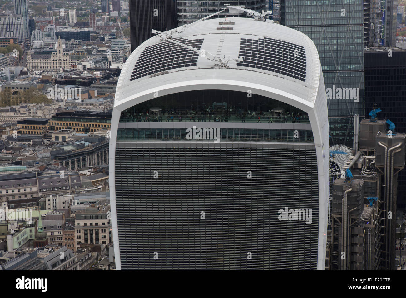 Una veduta aerea di 20 Fenchurch St, meglio noto come il walkie talkie edificio, City of London Foto Stock