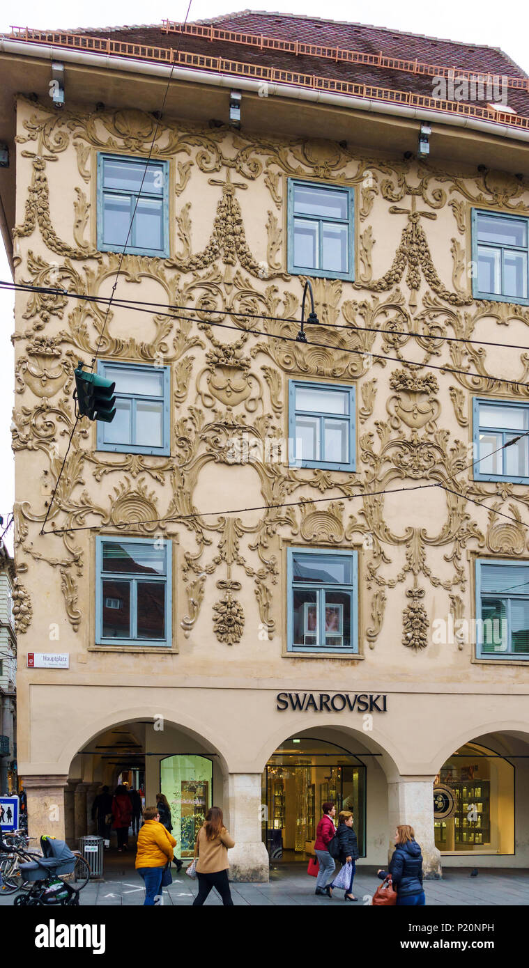Graz, Austria - 23 Ottobre 2017: vecchie case decorate su Hauptplatz Foto Stock