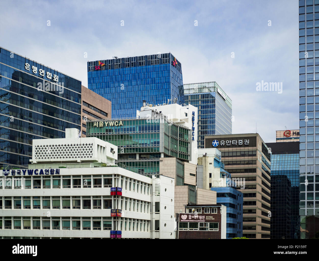 Seoul, Gyeonggi, Corea del Sud. Decimo Giugno, 2018. Seul grattacieli come visto dal centro cittadino di Seoul, vicino al quartiere dello shopping di Myung-dong. Credit: Jack Kurtz/ZUMA filo/Alamy Live News Foto Stock