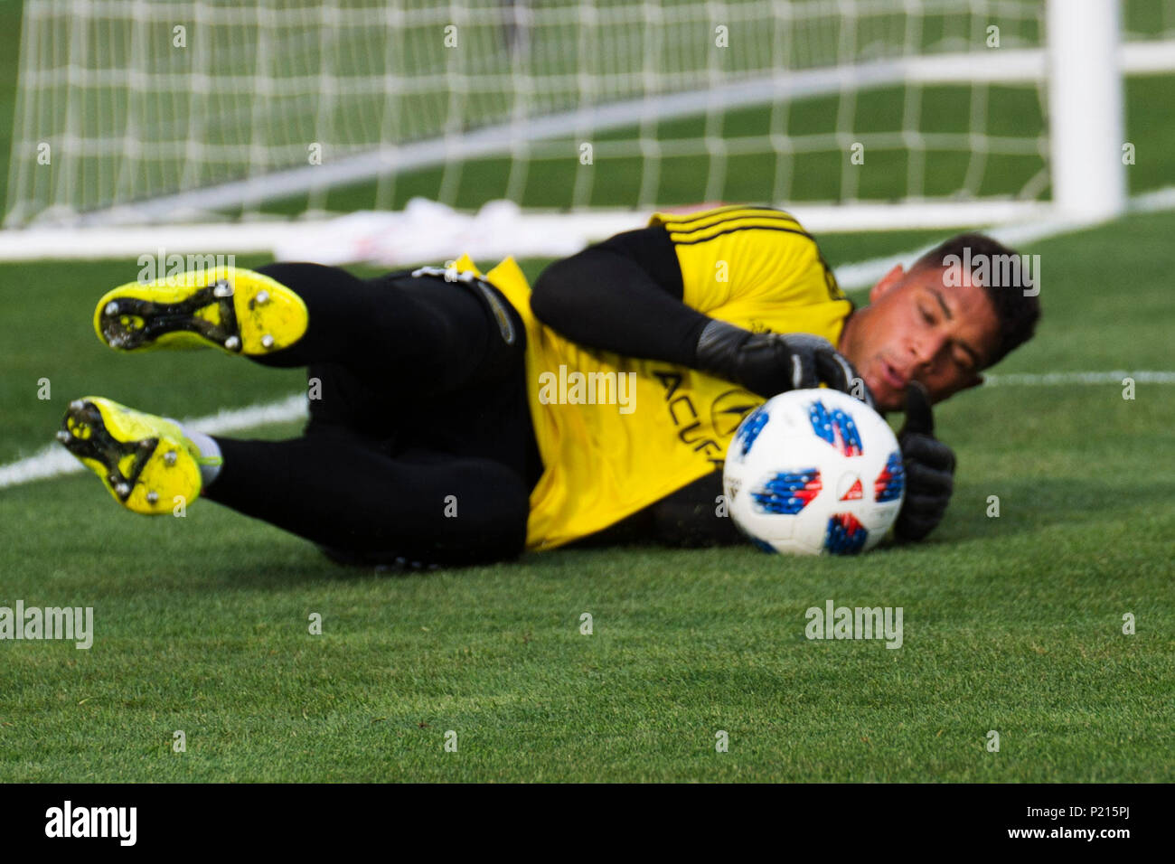 Giugno 10, 2018: Columbus Crew SC portiere Zack Steffen (23) si riscalda prima di affrontare Atlanta United FC in Columbus, OH, Stati Uniti d'America. Brent Clark/Alamy Live News Foto Stock