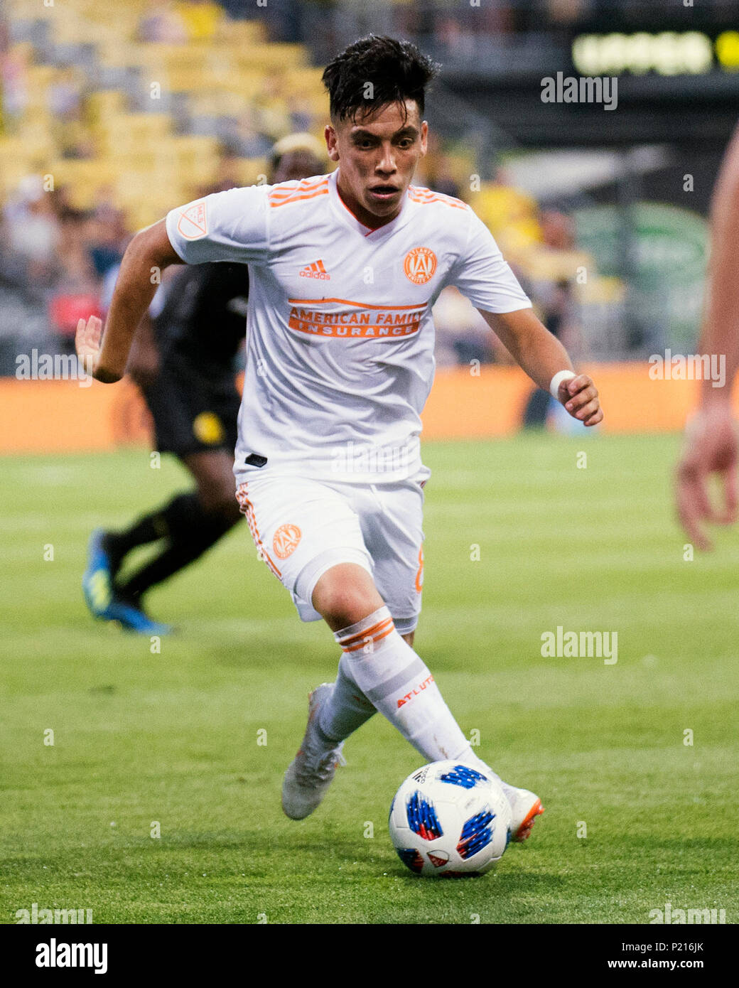Giugno 10, 2018: Atlanta United FC centrocampista Ezequiel Barco (8) gestisce la sfera contro Columbus Crew SC in Columbus, OH, Stati Uniti d'America. Brent Clark/Alamy Live News Foto Stock