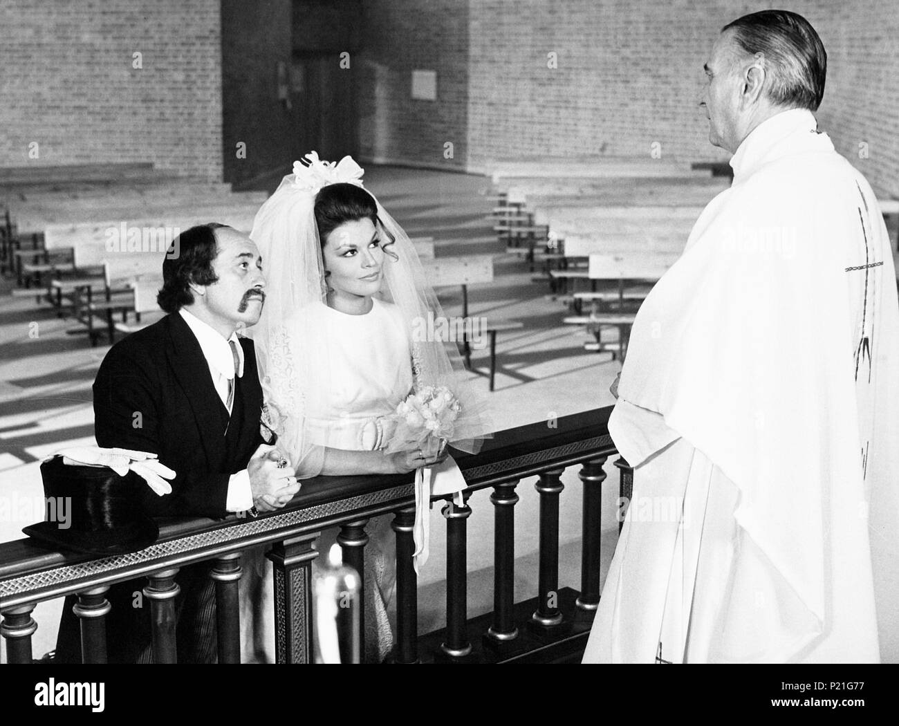 Pellicola originale titolo: PRESTAME QUINCE DIAS. Titolo inglese: PRESTAME QUINCE DIAS. Regista: FRANCISCO MERINO. Anno: 1971. Stelle: JOSE LUIS Lopez Vazquez. Credito: ATLANTIDA FILM / Album Foto Stock