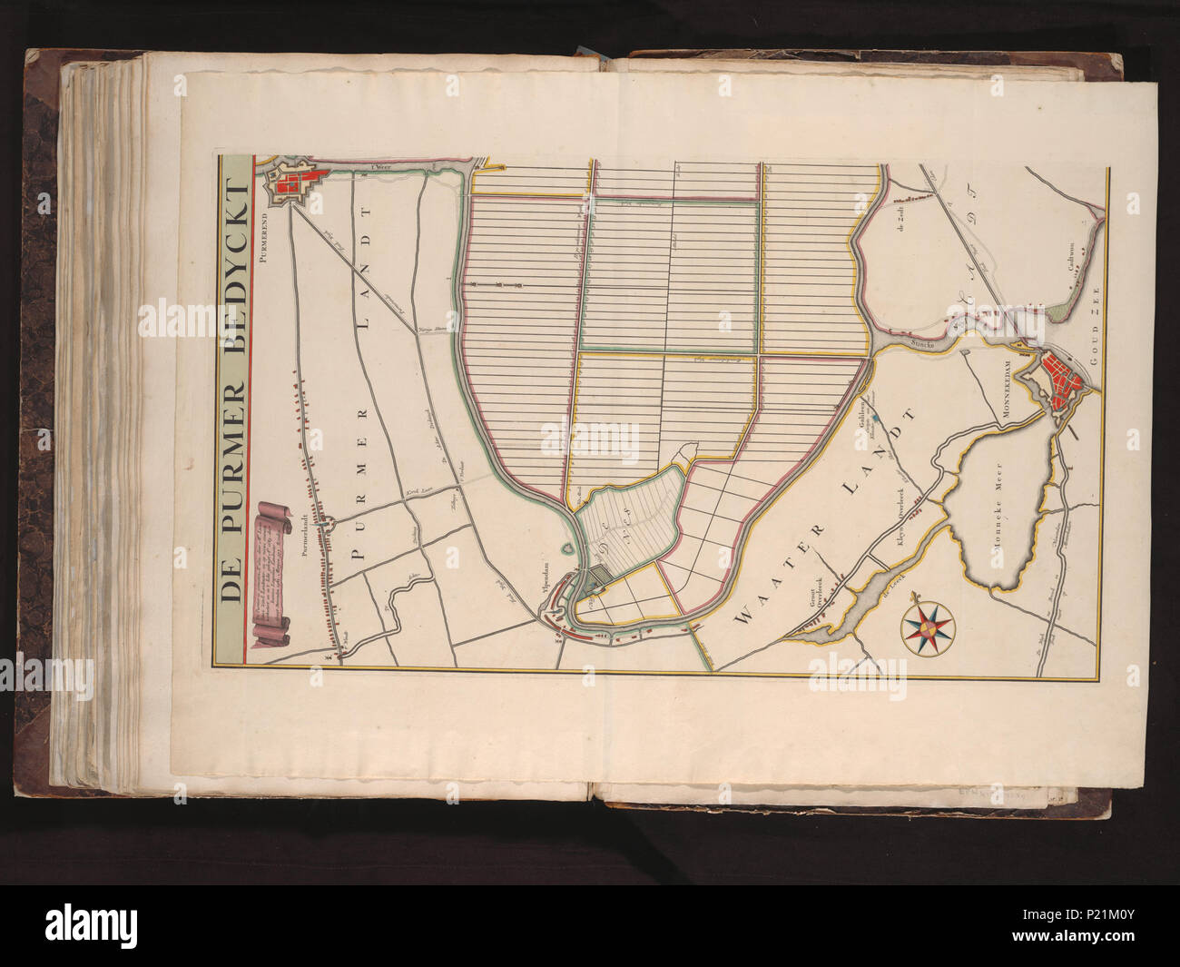 . De Purmer bedyckt inde jaare M.D.C.XVIII : de Purmer gemeeten è un° 1622 porta il sig. Lucas Iansz Zinck landmeter, en op niews oversien verbeetert en in 't licht gebragt A° 1683, porta Ioannes Leupenius landmeter ; groot bevonden 2981 morgen, 593 roeden . Scala [C. 1:12.500]. 2 foglio di mappa. 1683. Lucas Jansz Sinck, Johannes Leupenius XUBAKZL12A5 080, 3/23/12, 2:36 PM, 8C, 7992x10656 (0+0), 100%%%%, Juni 2011 PPRO, 1/120 s, R55.1, G22.4, B20.2 189 Mappa - Collezioni Speciali Università di Amsterdam - OTM- HB-KZL I 2 A 5 (80) Foto Stock