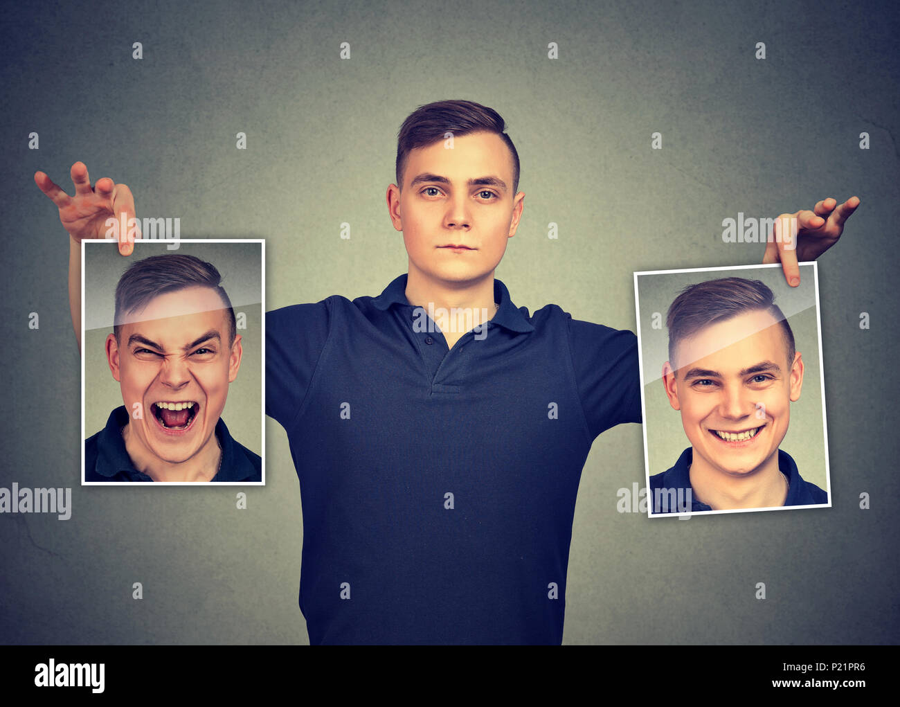Grave uomo con due diversi viso emozione maschere di se stesso Foto Stock