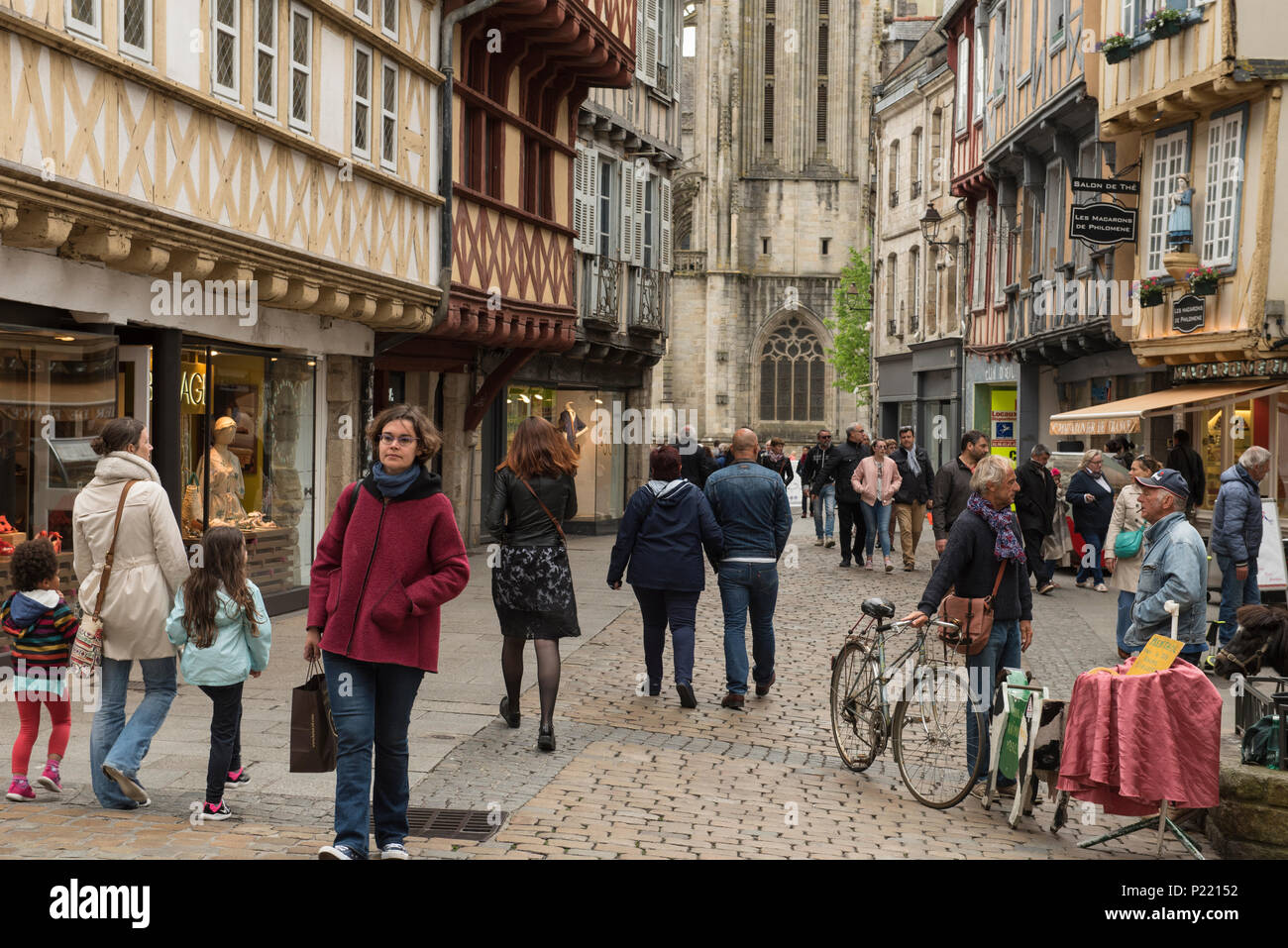 Rue Kereon nel centro medievale di Quimper, Finistère Bretagna, Francia Foto Stock
