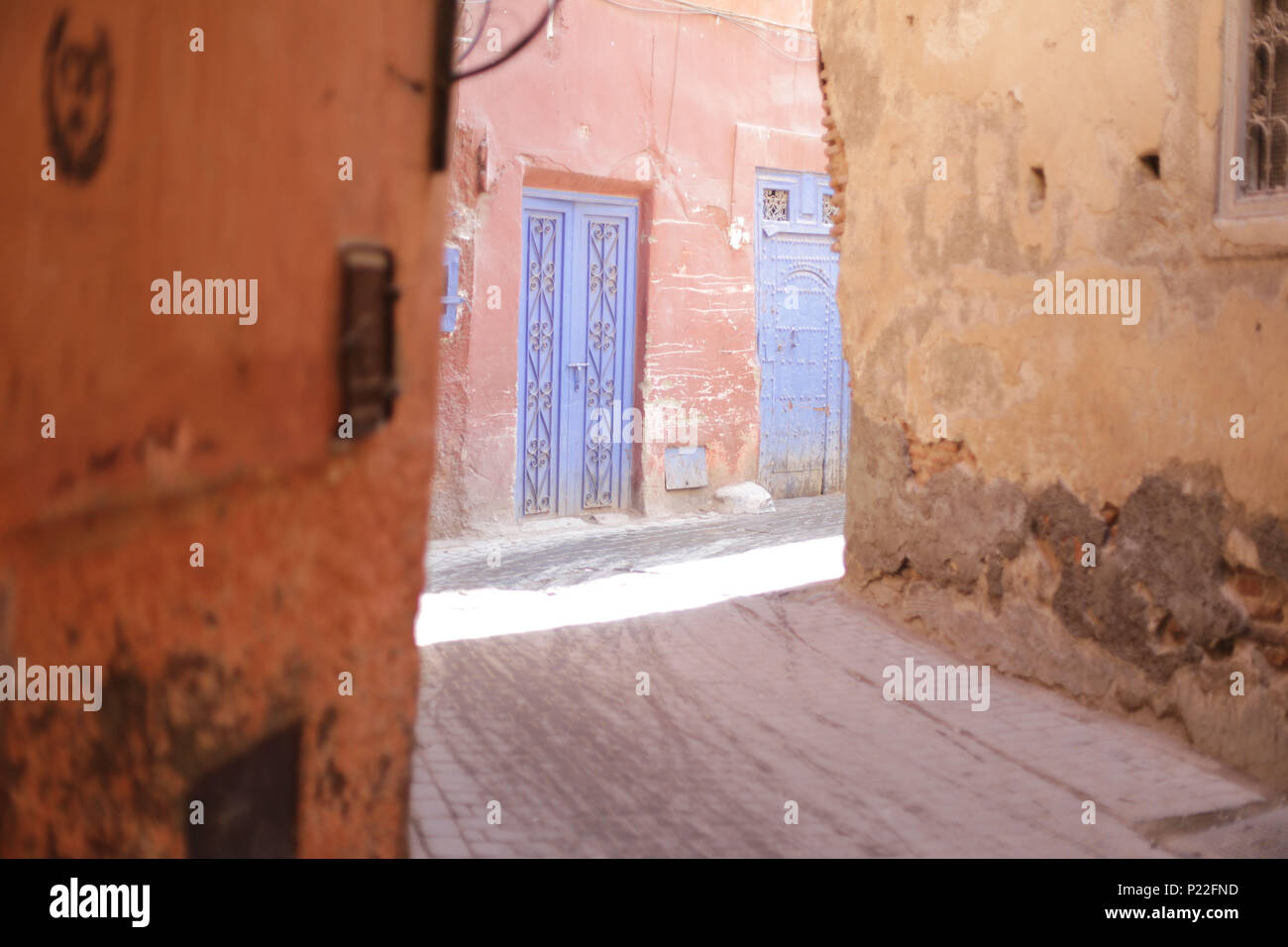 Il Marocco Marrakech, scene di strada, strada laterale Foto Stock