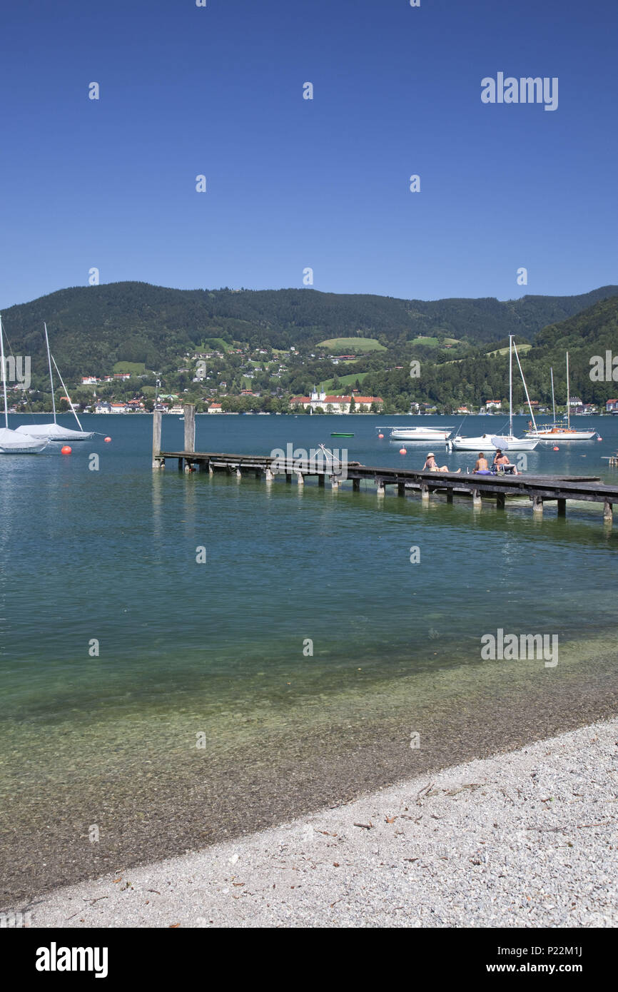 Vista sul Tegernsee di Rottach-Egern a Tegernsee con vista presso il birrificio Tegernsee, Alta Baviera, Baviera, Germania meridionale, Germania, Foto Stock