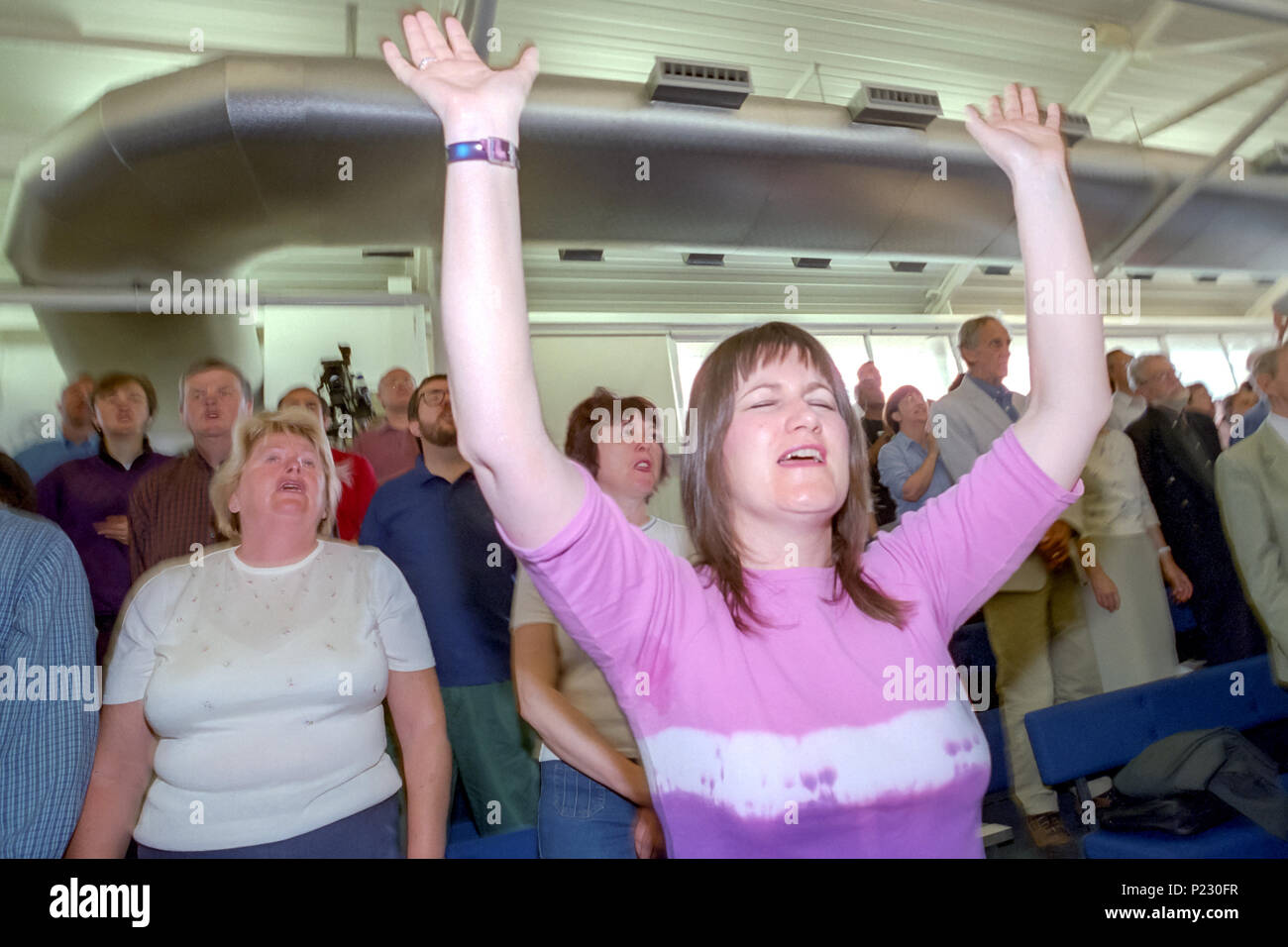 I cristiani evangelici durante un servizio di chiesa Foto Stock