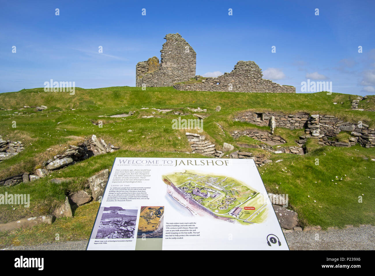 Jarlshof, sito archeologico che mostra preistorico, insediamenti dei norvegesi e il XVII secolo laird's house a Sumburgh Head, isole Shetland, Scotland, Regno Unito Foto Stock