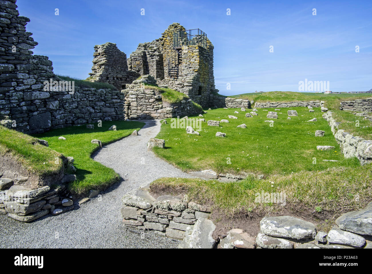 Xvii secolo laird's house a Jarlshof, sito archeologico di epoca preistorica e norreni insediamenti a Sumburgh Head, isole Shetland, Scotland, Regno Unito Foto Stock