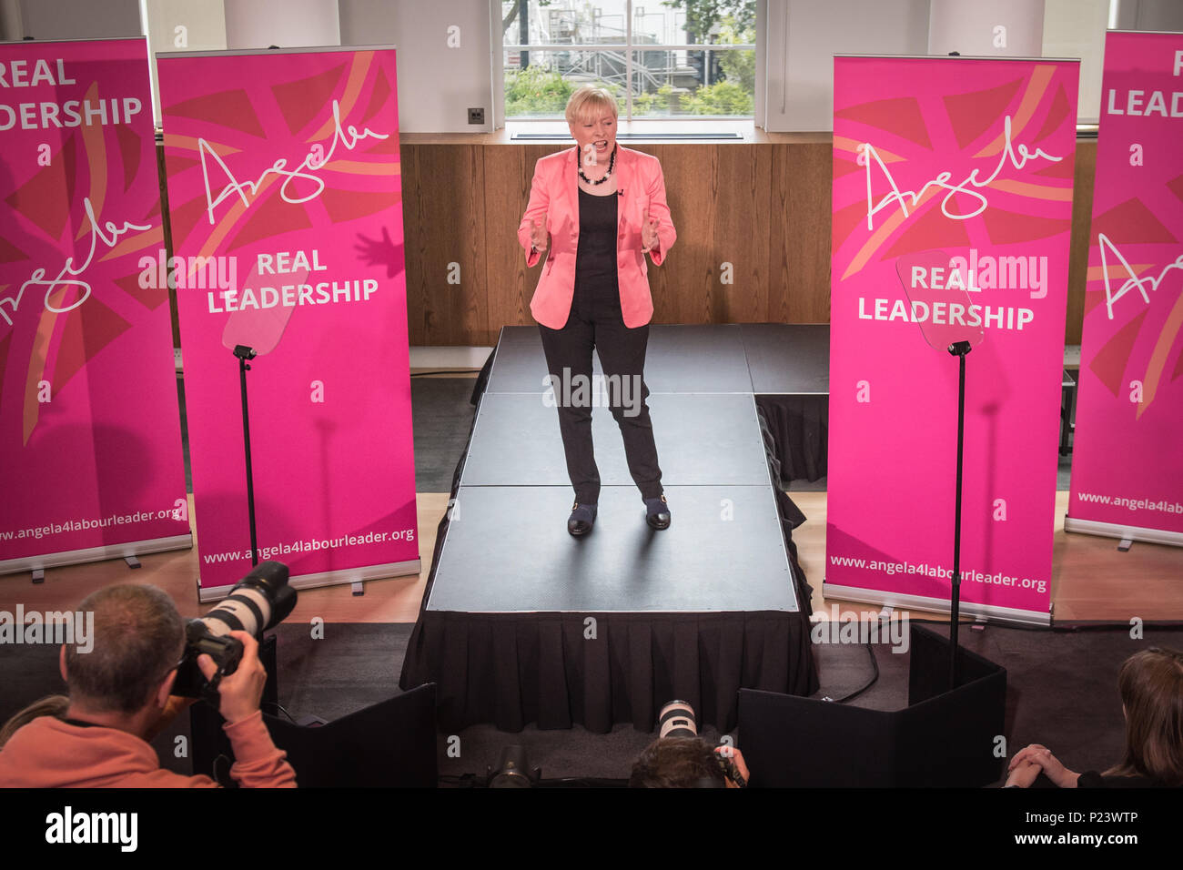 Londra IET, 2 Savoy Place, London, WC2R 0BL. 11 luglio 2016. Angela Eagle lancia ufficialmente la sua offerta per diventare il partito laburista è di nuovo leader. Foto Foto Stock