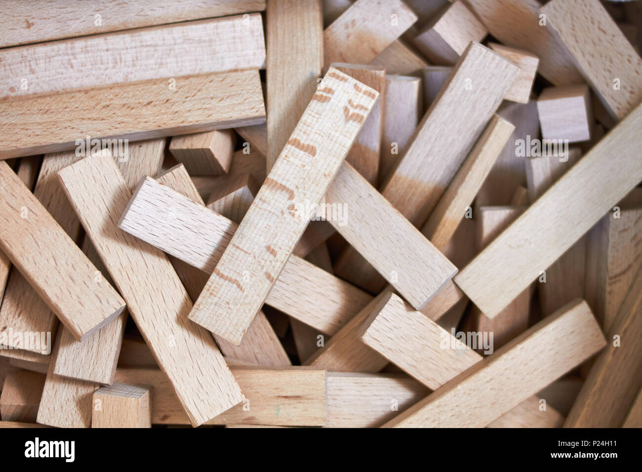 Legno kapla Montessori materiale per costruzioni Foto stock - Alamy