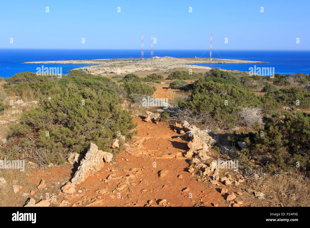 Le antenne e il montante radiatori utilizzati dal mediumwave stazione emittente TWR a Cape Greco, Cipro Foto Stock