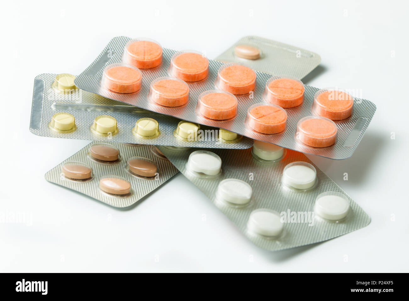 Set di pillole in una confezione di blister di plastica Foto Stock
