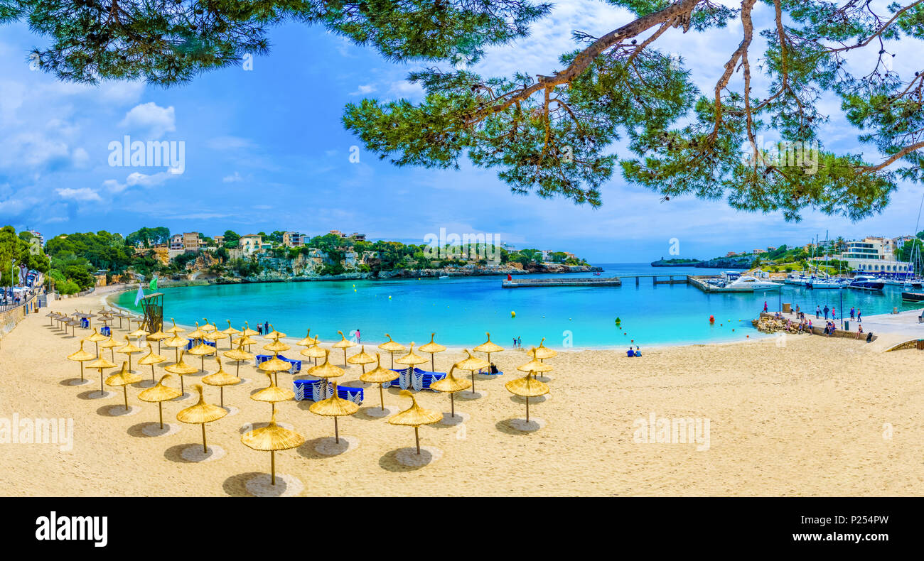 Vista panoramica di Drach porto spiaggia di Palma de Mallorca, Spagna Foto Stock