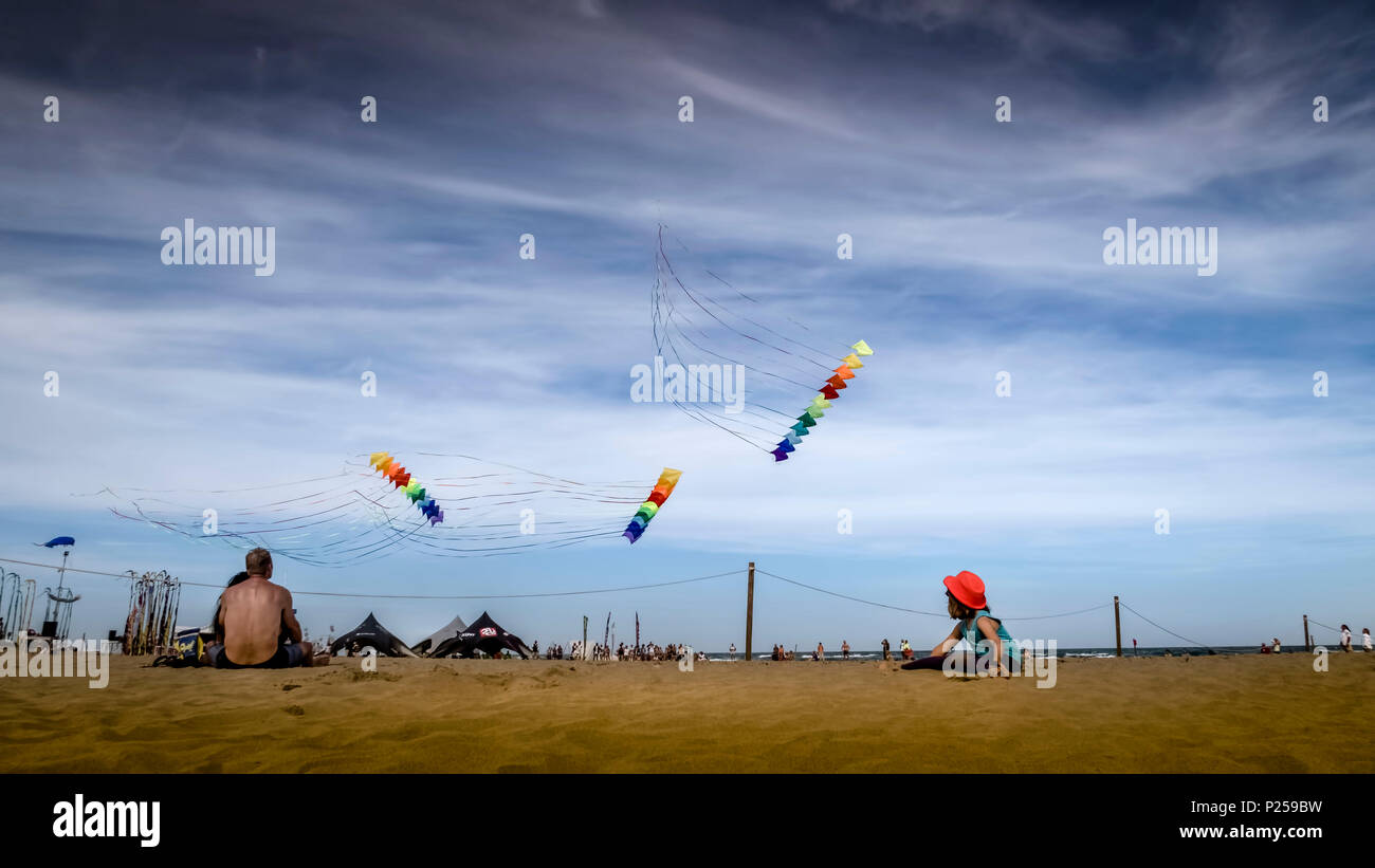 Annuale "Festival International de Cerf-Volants' (kite festival) sulla spiaggia Foto Stock
