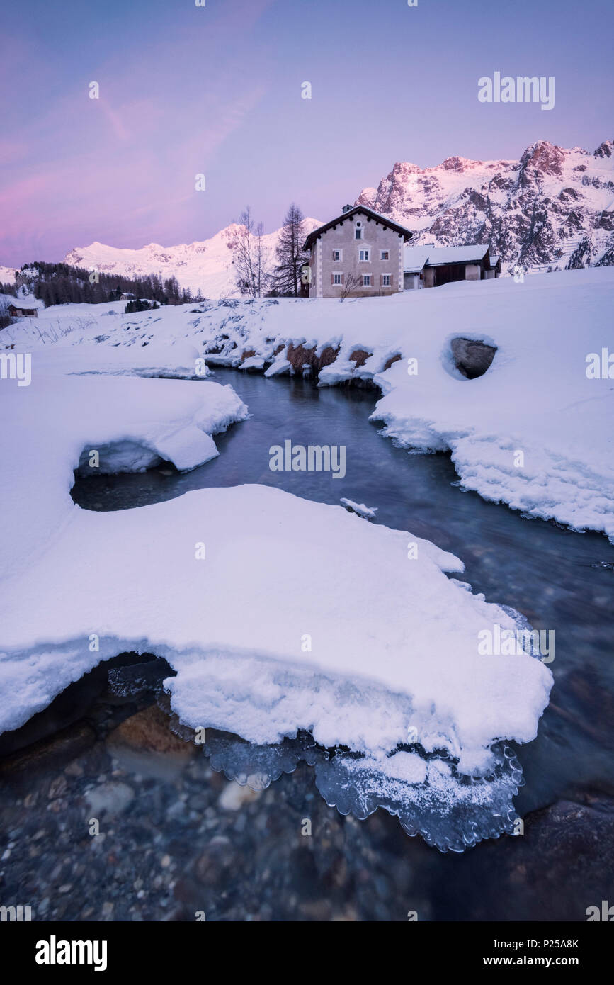 Alba sul fiume in Val Fex in Engadina St Moritz, Canton Grigioni, Engadina, Svizzera, Europa Foto Stock