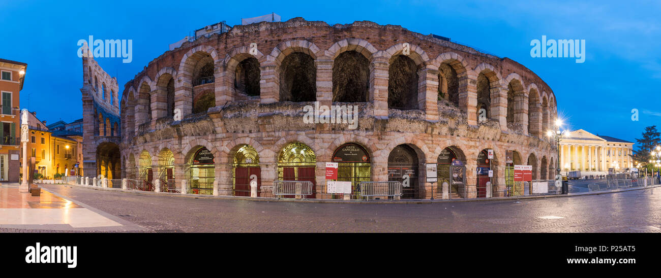 Arena di Verona al crepuscolo. Verona, Veneto, Italia Foto Stock