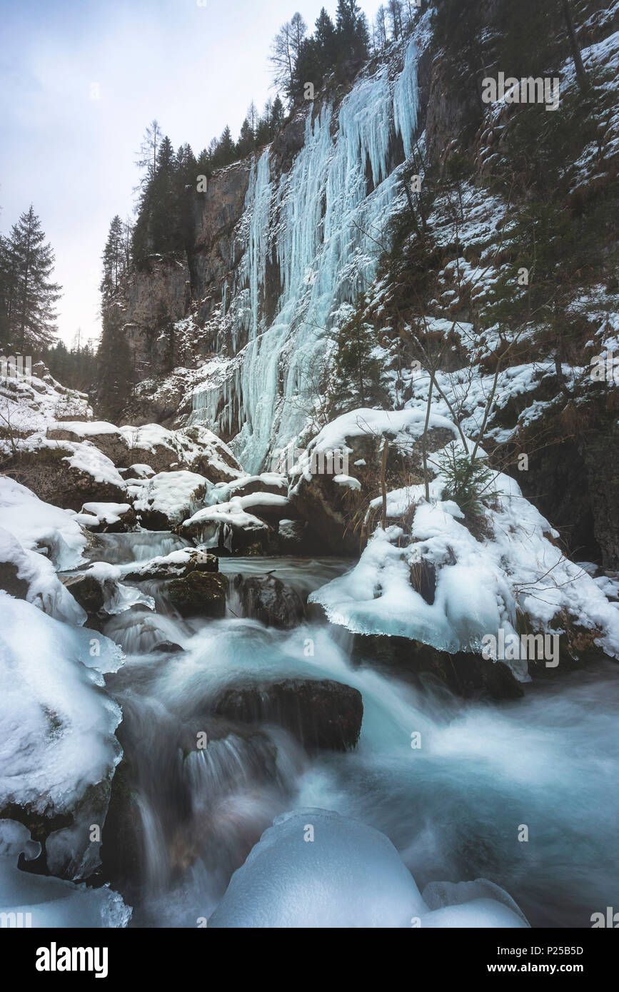 Serrai di Sottoguda, Rocca Pietore, Veneto, Belluno, Italia. Scenario congelato in questo canyon delle Dolomiti Foto Stock
