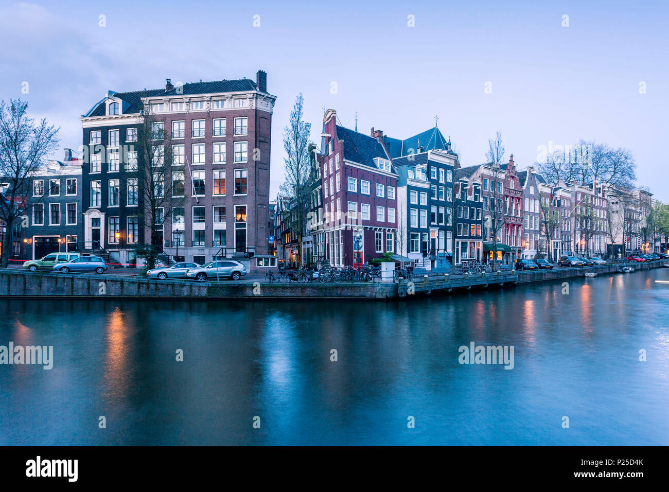 Canal incrocio sul Keizersgracht, Amsterdam, Paesi Bassi Foto Stock
