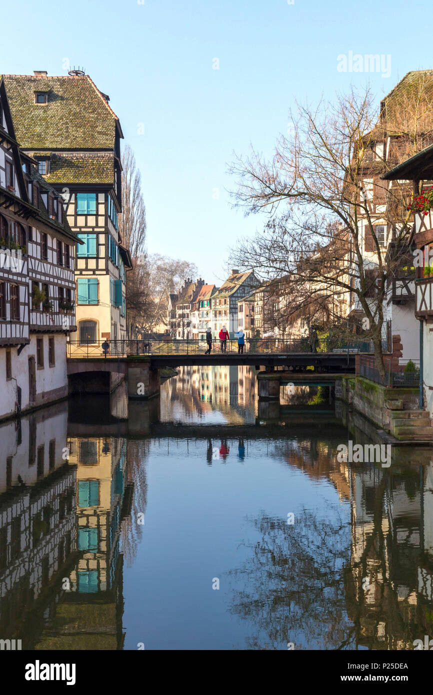Canal di Petit France, Strasburgo, quartiere alsaziano, Grand Est, Bas-Rhin, Francia Foto Stock