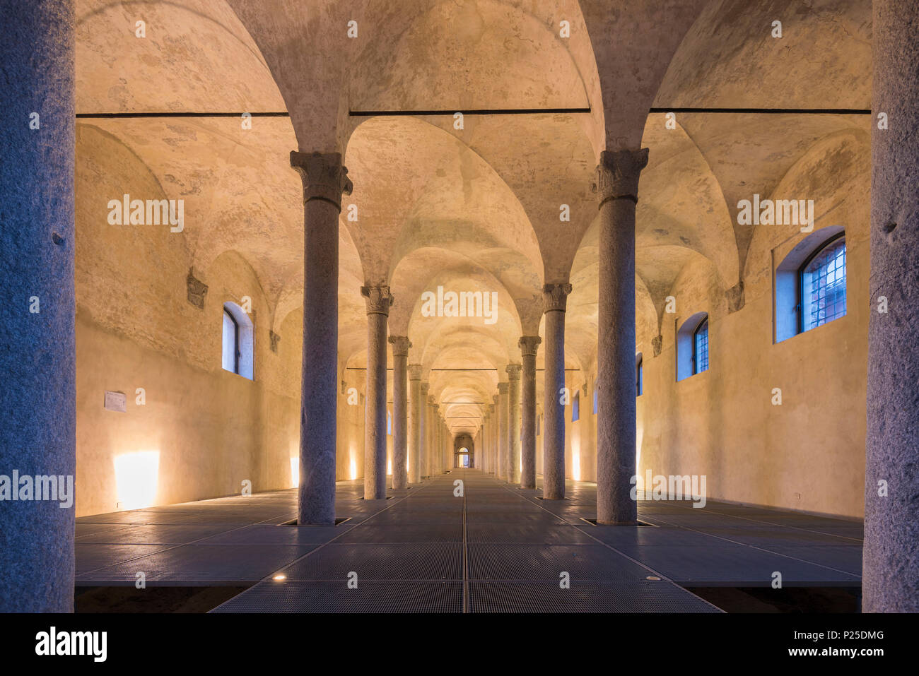 Scuderie del Castello Sforzesco (Vigevano, Lomellina, nella provincia di  Pavia, Lombardia, Italia Foto stock - Alamy