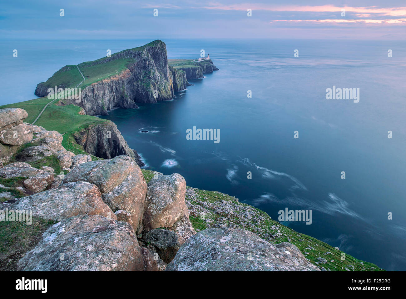 Neist Point, raggiungere il punto più a ovest dell' Isola di Skye, Ebridi Interne, Scozia Foto Stock