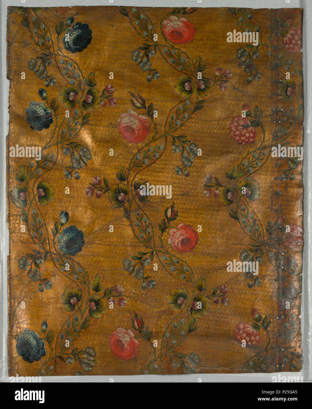. Inglese: pelle . Inglese: pelle cesellata, vining design floreale, con grandi rose rosse e blu rose. . Prima di 1903 (acquisita data) 173 pelle (CH) 18136223 Foto Stock
