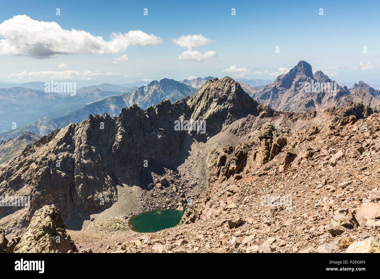 Il lago di Cinto (lago del Cinto) e picco roccioso di Paglia Orba in background, Haut-Asco, Corte, Corsica, Francia Foto Stock