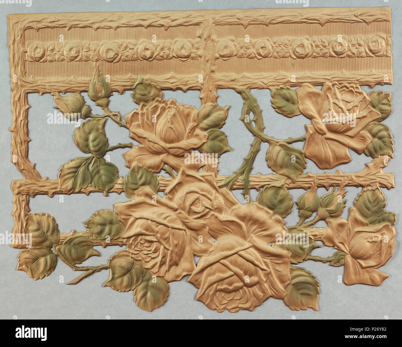 . Inglese: confine (Germania), ca. 1900 . Inglese: Grandi rose e boccioli crescente sul trellis rustico. Stampato in beige e verde. . Circa 1900 36 Border (Germania), ca. 1900 (CH) 18498161-2 Foto Stock