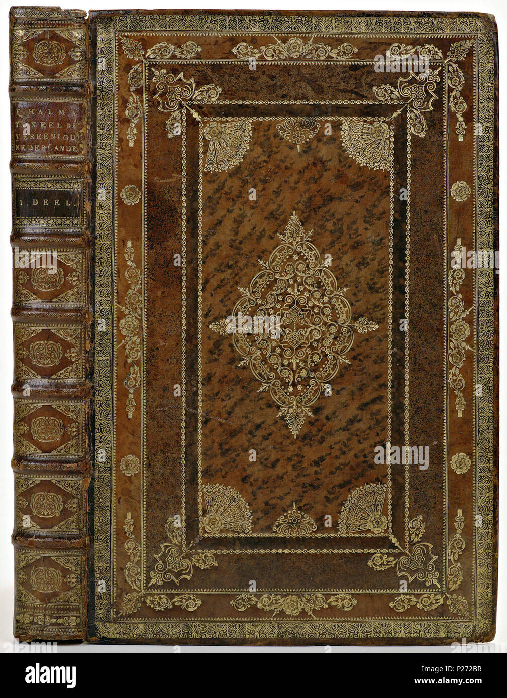 . Band van gelig bruin kalfsleer . Nederlands: Inhoud: François Halma. Tooneel der Vereenigde Nederlanden ... Byeenvergadert en zamengestelt porta - En ... vervolgt porta Brouërius Matthaeus van Nidek. Te Leeuwarden, Gedrukt da Hendrik Halma, 1725. 2 vol. Fol. . 1730-1740(?); 28 Band van gelig bruin kalfsleer-KONB12-1792D6-7 Foto Stock