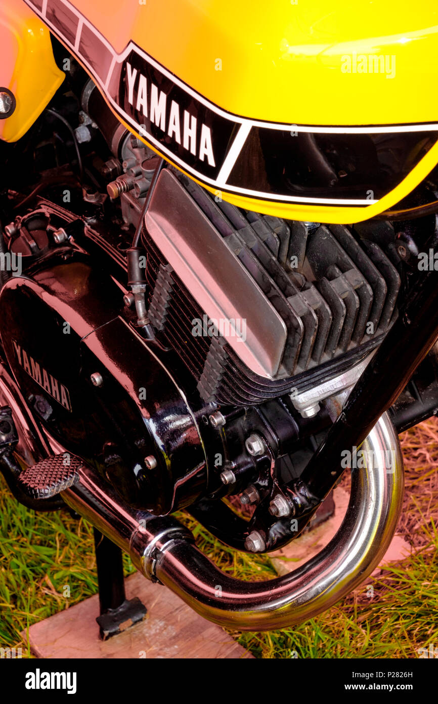Un classico Yamaha RD250 due moto di corsa Foto Stock