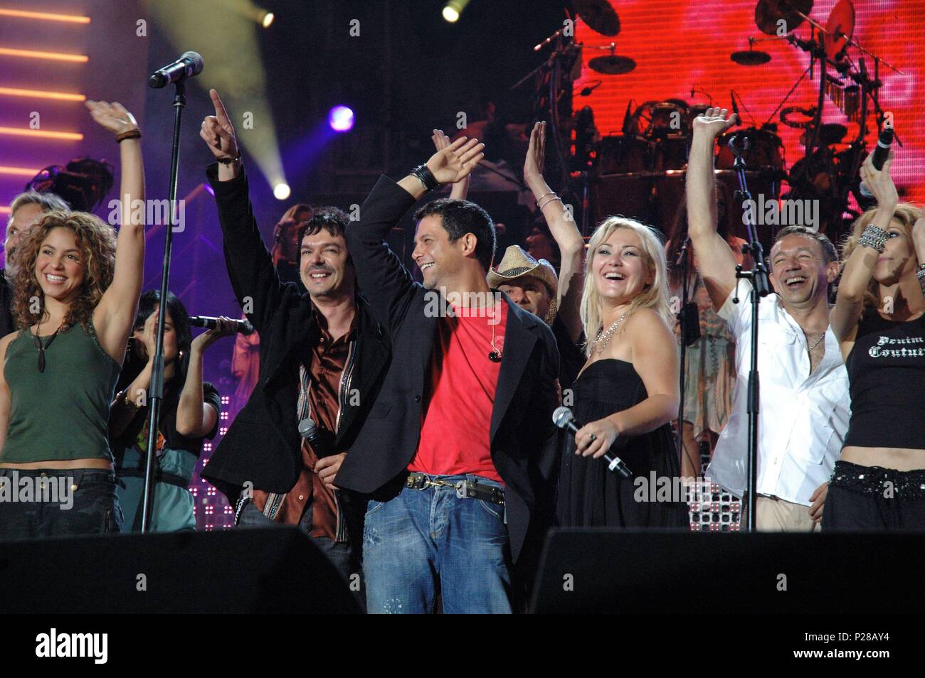 17 / 06 / 2006; Estadio Vicente Calderon. Madrid. Shakira, Alejandro Sanz, Maia, Rafa Sanchez y Sanchez Marta duranti el concierto. Foto Stock