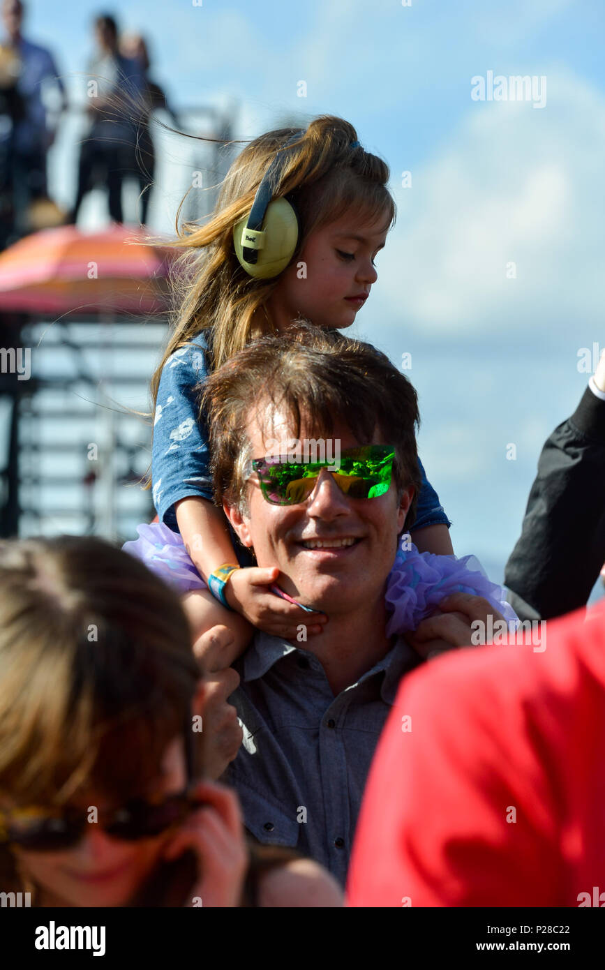 Napa Valley, California, 26 maggio 2018, Padre e figlia al 2018 BottleRock Music Festival in Napa California, Credito: Ken Howard/Alamy Foto Stock