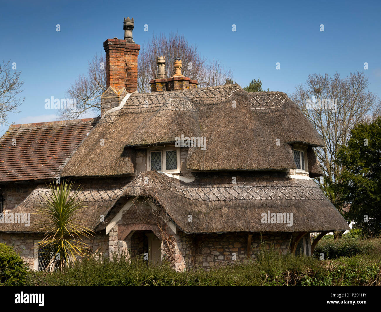 Regno Unito, Inghilterra, Bristol, Henbury, Blaize Borgo Paglia cottage immobiliare intorno al villaggio verde Foto Stock