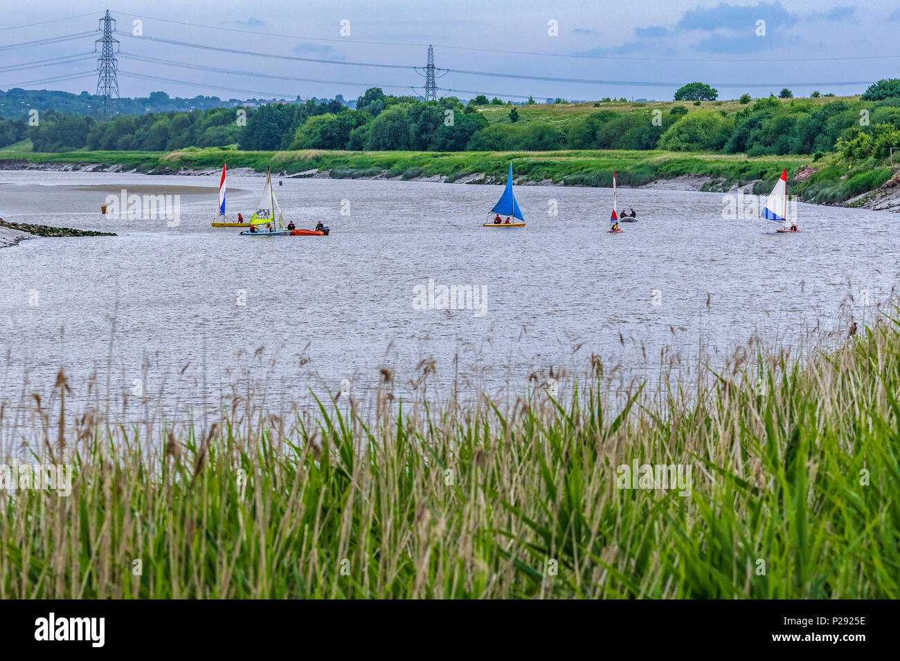 Vela leggera sul fiume Mersey a Fiddlers Ferry, Penketh. Foto Stock