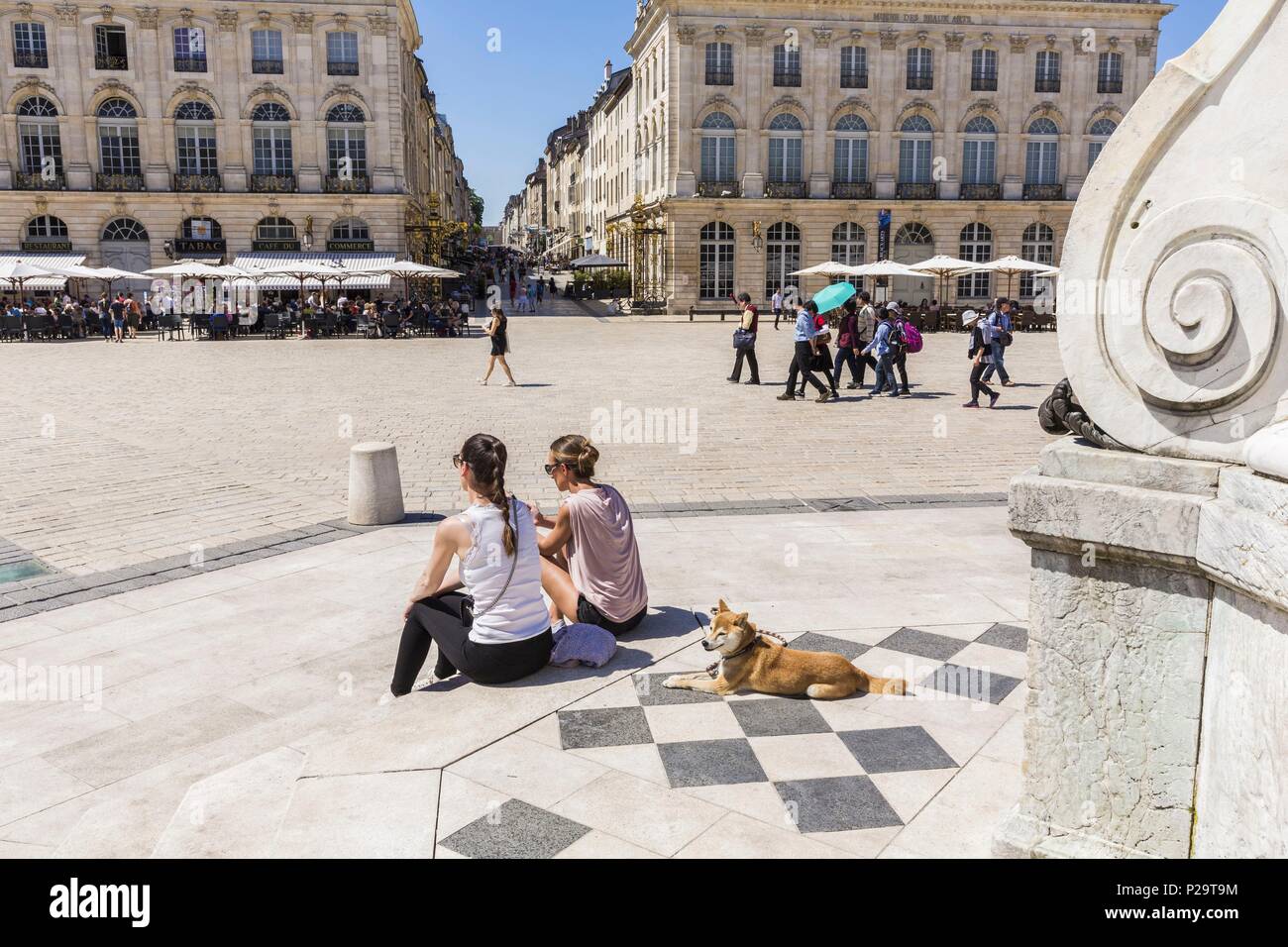 Francia, Meurthe et Moselle, Nancy Place Stanislas con il piedistallo della sua statua o ex Royal posto elencati come patrimonio mondiale dall' UNESCO costruito da Stanislas Leszczynski re di Polonia e ultimo duca di Lorena nel XVIII secolo Foto Stock