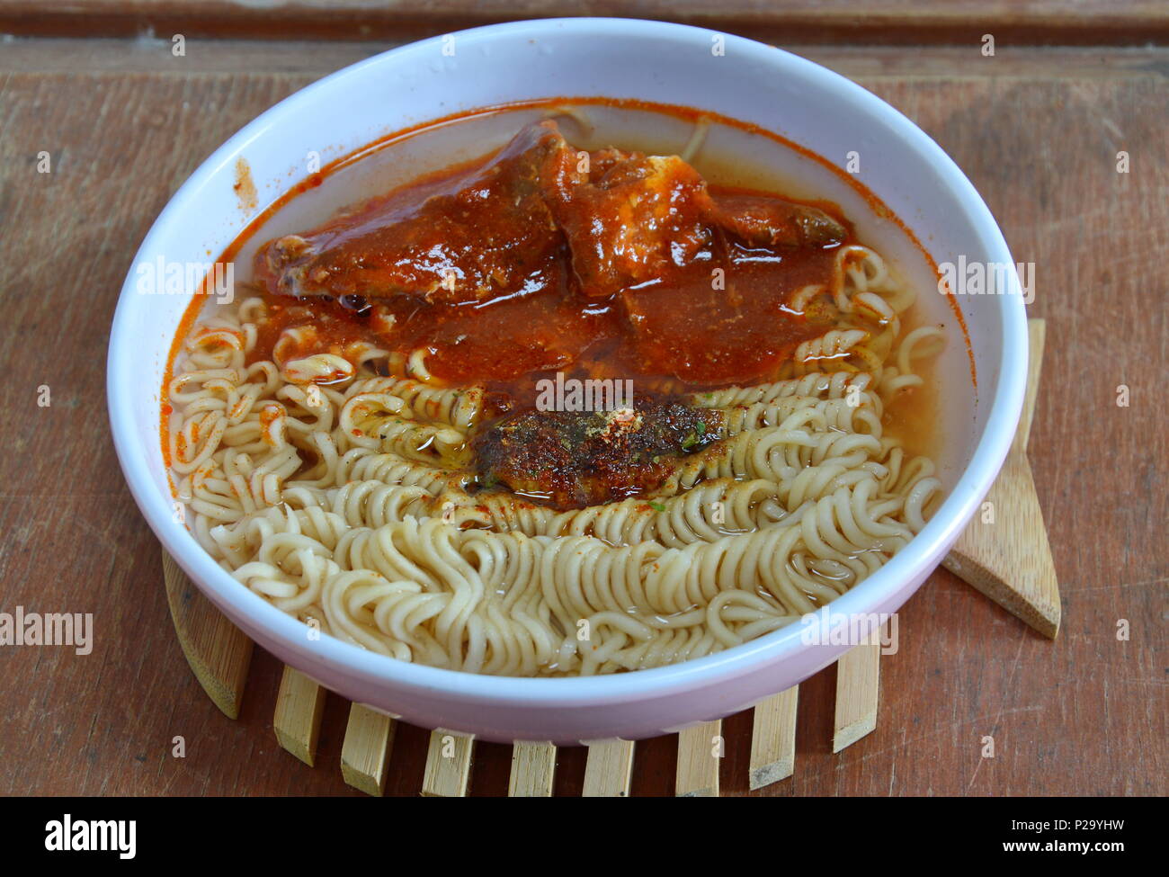 La tagliatella con sgombro di ketchup Foto Stock