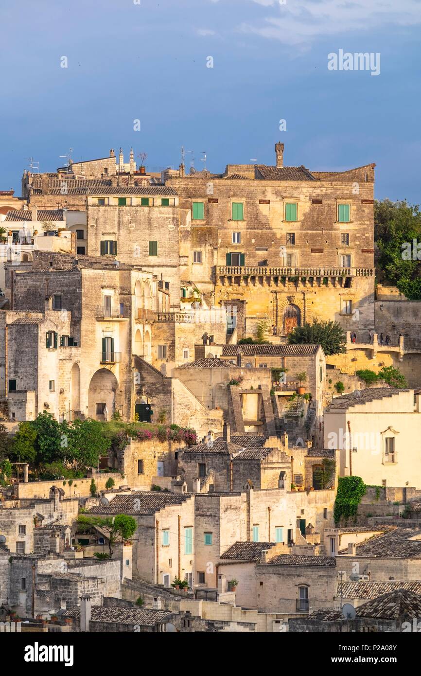 In Italia, Basilicata, Matera, Capitale Europea della Cultura nel 2019, il suo habitat troglodita o Sassi di Matera e le sue chiese rupestri sono elencati come patrimonio mondiale dall' UNESCO, Sasso Barisano Foto Stock