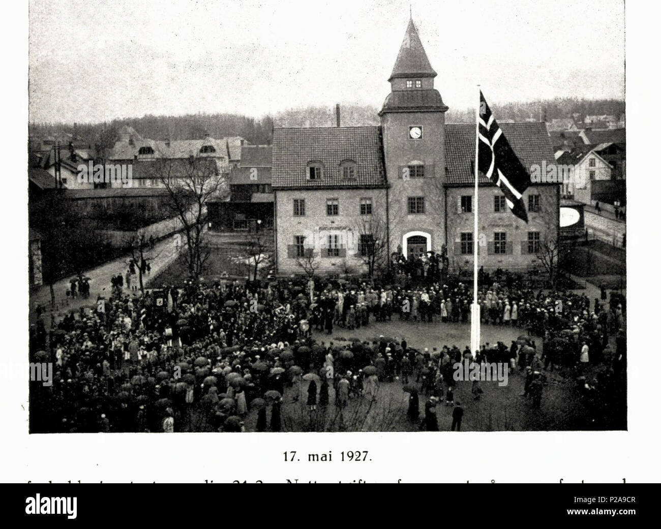 . Norsk bokmål: Illustrasjon hentet fra boken 'Lillehammer 1827-1927' av og utgitt av (Lillehammer, 1927) . 17 maggio 1927. Sconosciuto hentet Illustrasjon fra boken 'Lillehammer 1827-1927' av og utgitt av (Lillehammer, 1927) 202 No-nb digibok 2012101006012 0067 1 Foto Stock