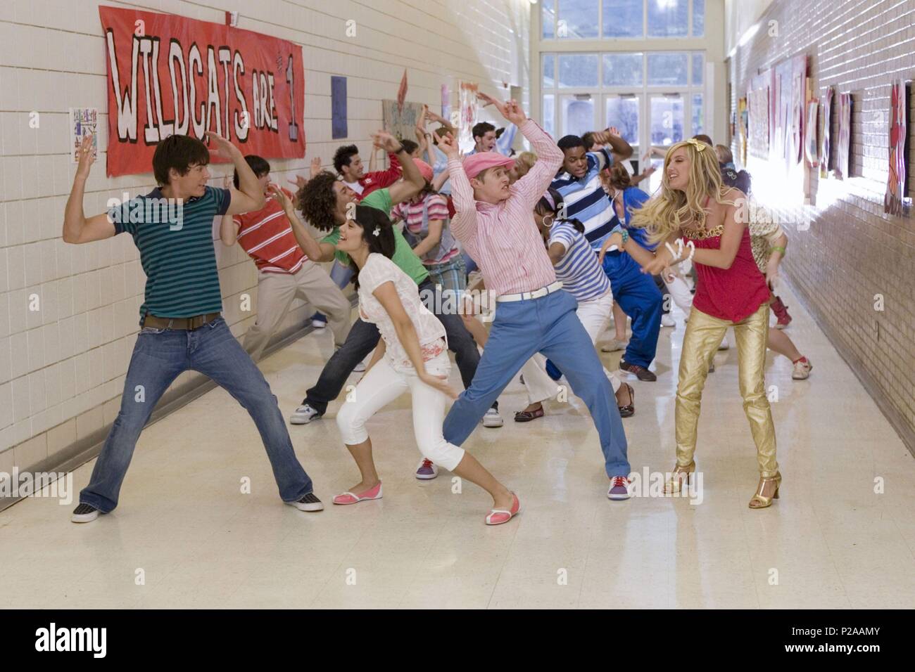 Pellicola originale titolo: HIGH SCHOOL MUSICAL 2. Titolo inglese: HIGH SCHOOL MUSICAL 2. Regista: Kenny Ortega. Anno: 2007. Stelle: Zac Efron; Vanessa Hudgens; Ashley Tisdale; LUCAS GRABEEL. Credito: Walt Disney Pictures / Album Foto Stock