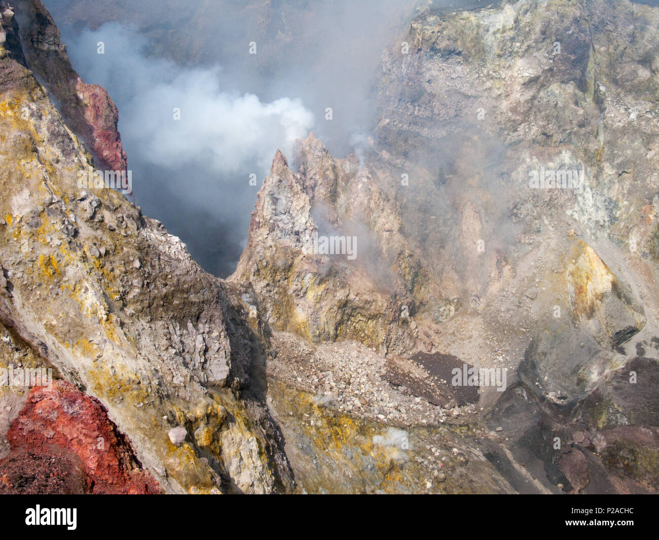 I crateri dell'Etna, coloratissimi campi vulcanica nel monte Etna Foto Stock