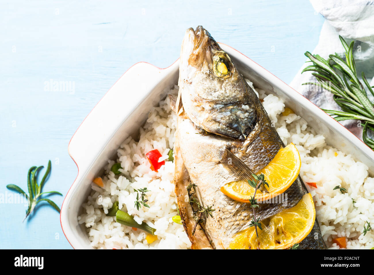 Pesce Branzino Al Forno Con Riso E Verdure Foto Immagine Stock