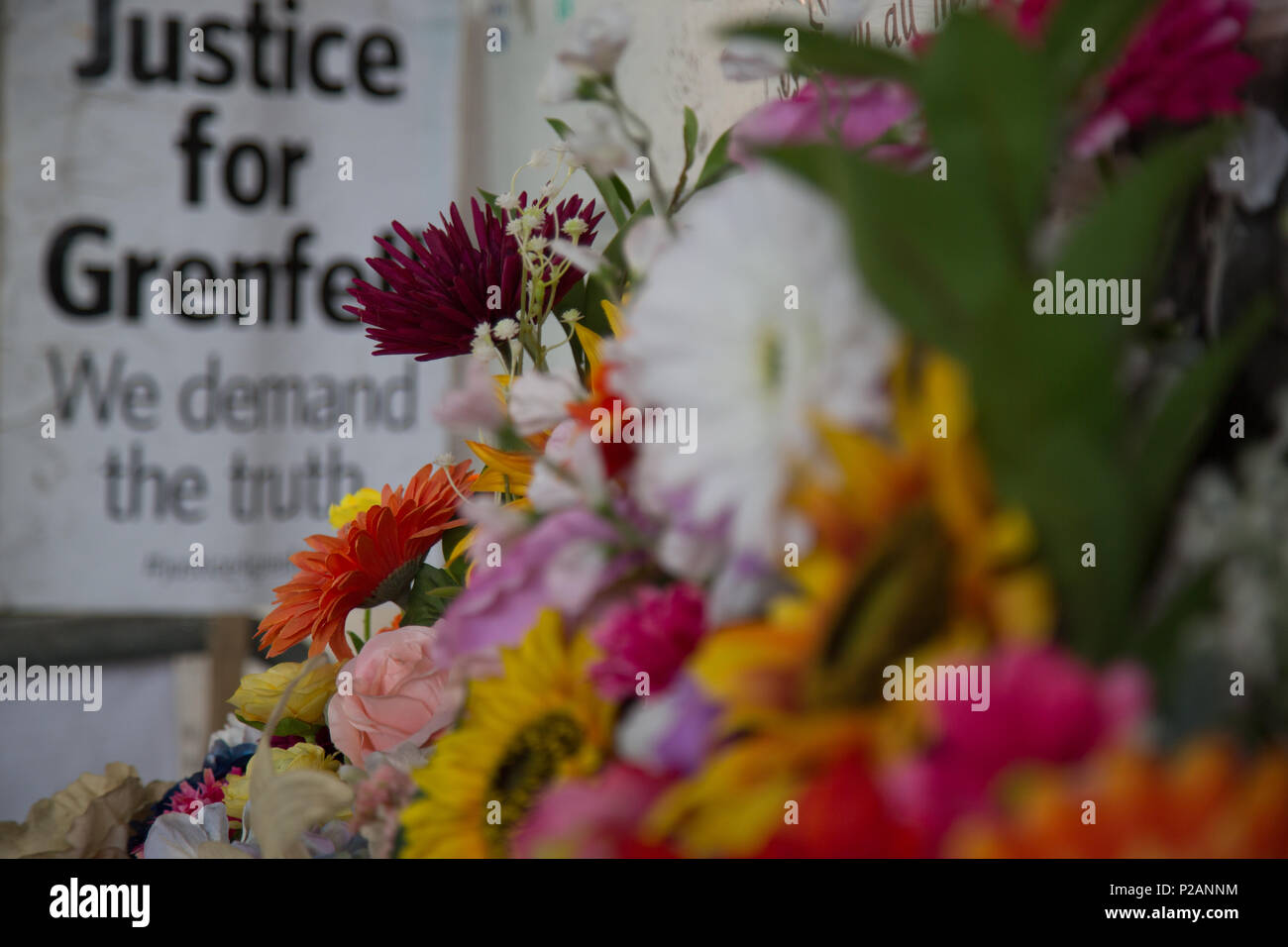 Londra REGNO UNITO 14 Giugno 2018 Un anno anniversario della torre Grenfell fire. Credito: Thabo Jaiyesimi/Alamy Live News Foto Stock