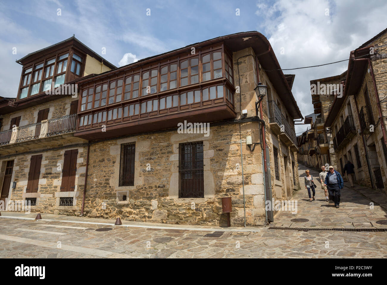 Puebla de Sanabria, Spagna - 30 Maggio 2018: vecchie case di Puebla de Sanabria, Castilla y Leon, Spagna Foto Stock