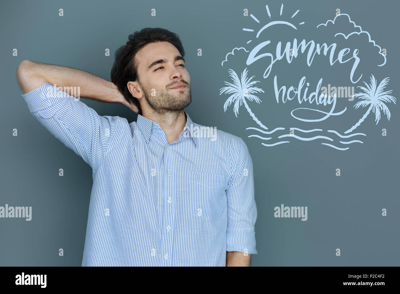 Allegro studente sorridente e pensando di vacanze estive Foto Stock